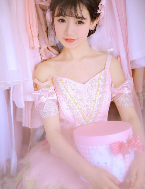 漂亮美眉芭蕾舞公主裙清纯甜美私房写真 极品美女私密写真图片