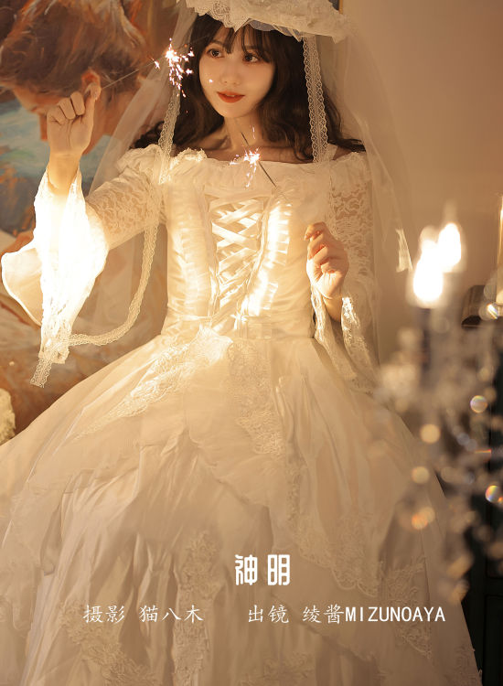 神明 复古 光影 模特 婚纱 新娘