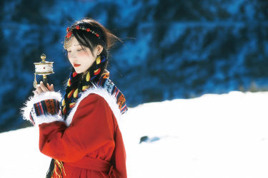 我离不开神山，你带一支格桑花走吧 精美 胶片 民族风 少女 雪景 冬天